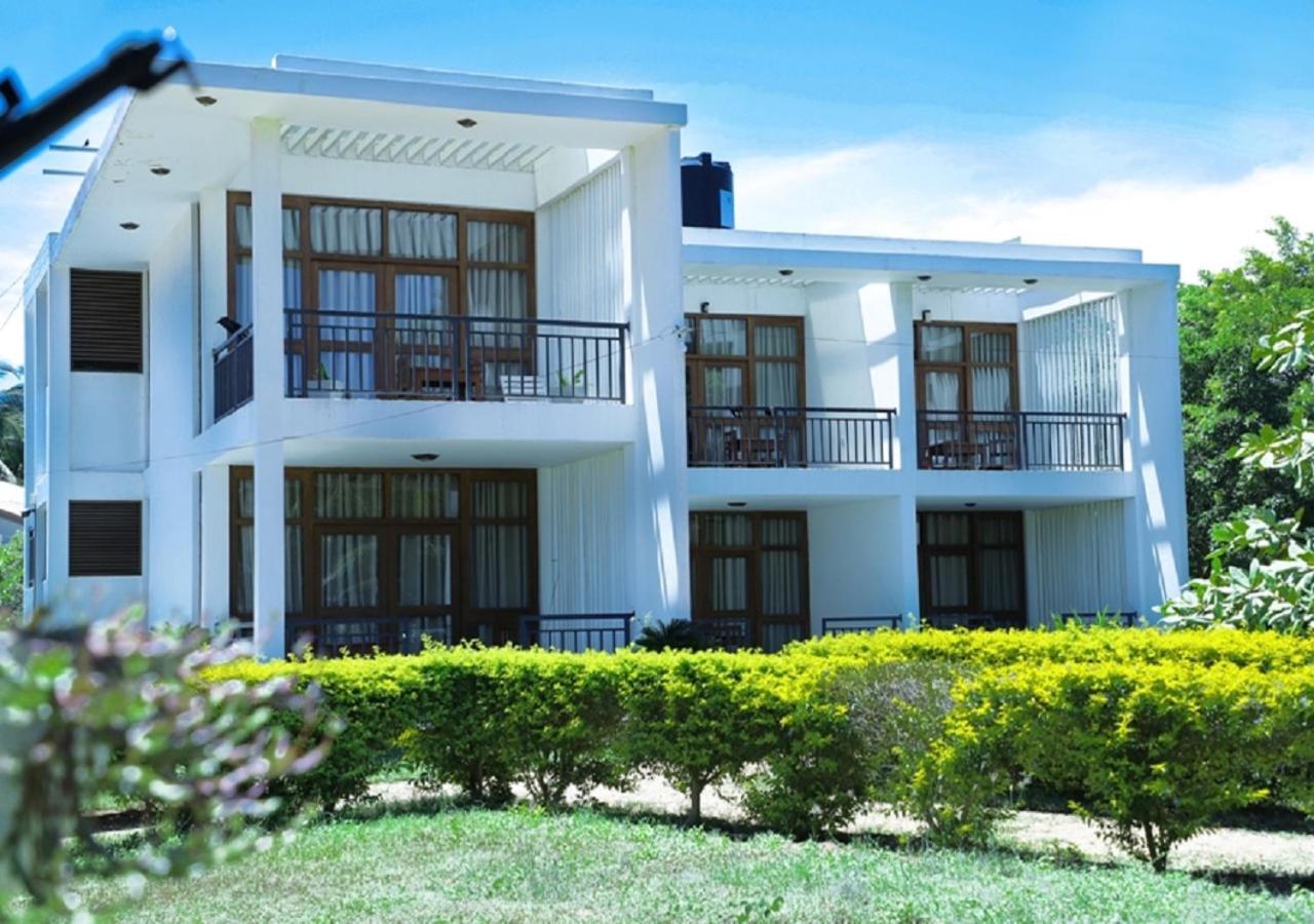 High Park Hotel Nilaveli Exterior photo